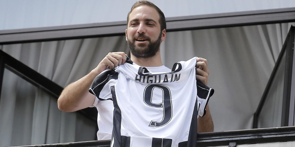 Ronaldo Masuk, Higuain Hijrah Ke Milan!